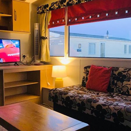 Ct28 Three Bedroom Holiday Home, Close To Heated Pool, Amusements And Beach Fantastic Facilities & Top Rated Holiday Park In North Wales Passes Not Included Rhyl Exterior foto