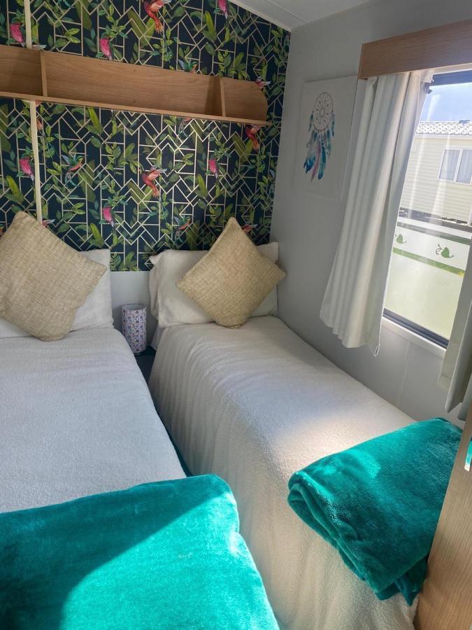 Ct28 Three Bedroom Holiday Home, Close To Heated Pool, Amusements And Beach Fantastic Facilities & Top Rated Holiday Park In North Wales Passes Not Included Rhyl Exterior foto